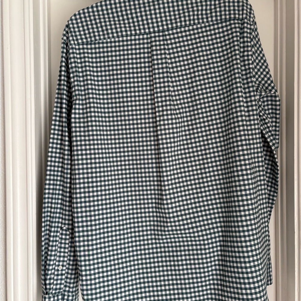 Vineyard Vines Performance Button Down - M - image 3